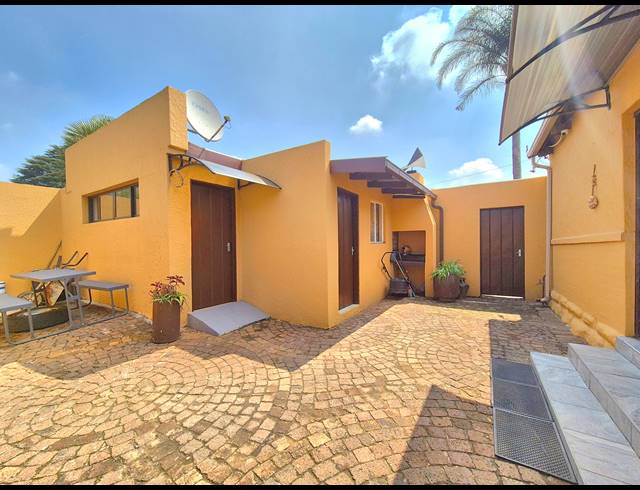 7 BEDROOM HOUSE FOR SALE IN BRAKPAN CENTRAL